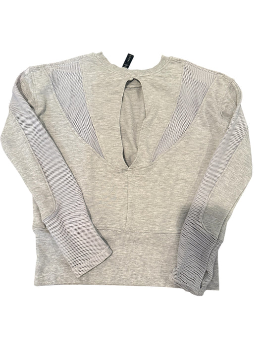 208 women’s size medium shirt