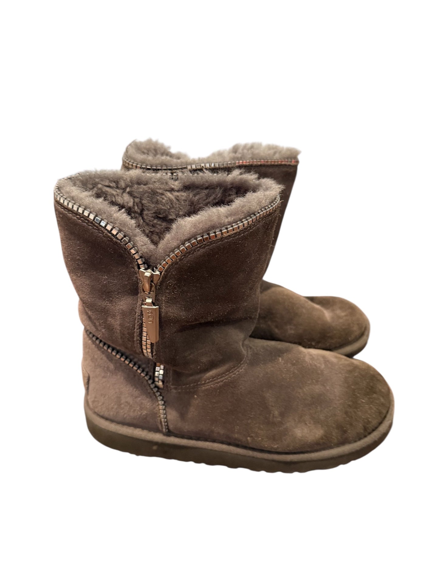 208 girls uggs size 3 - REDUCED