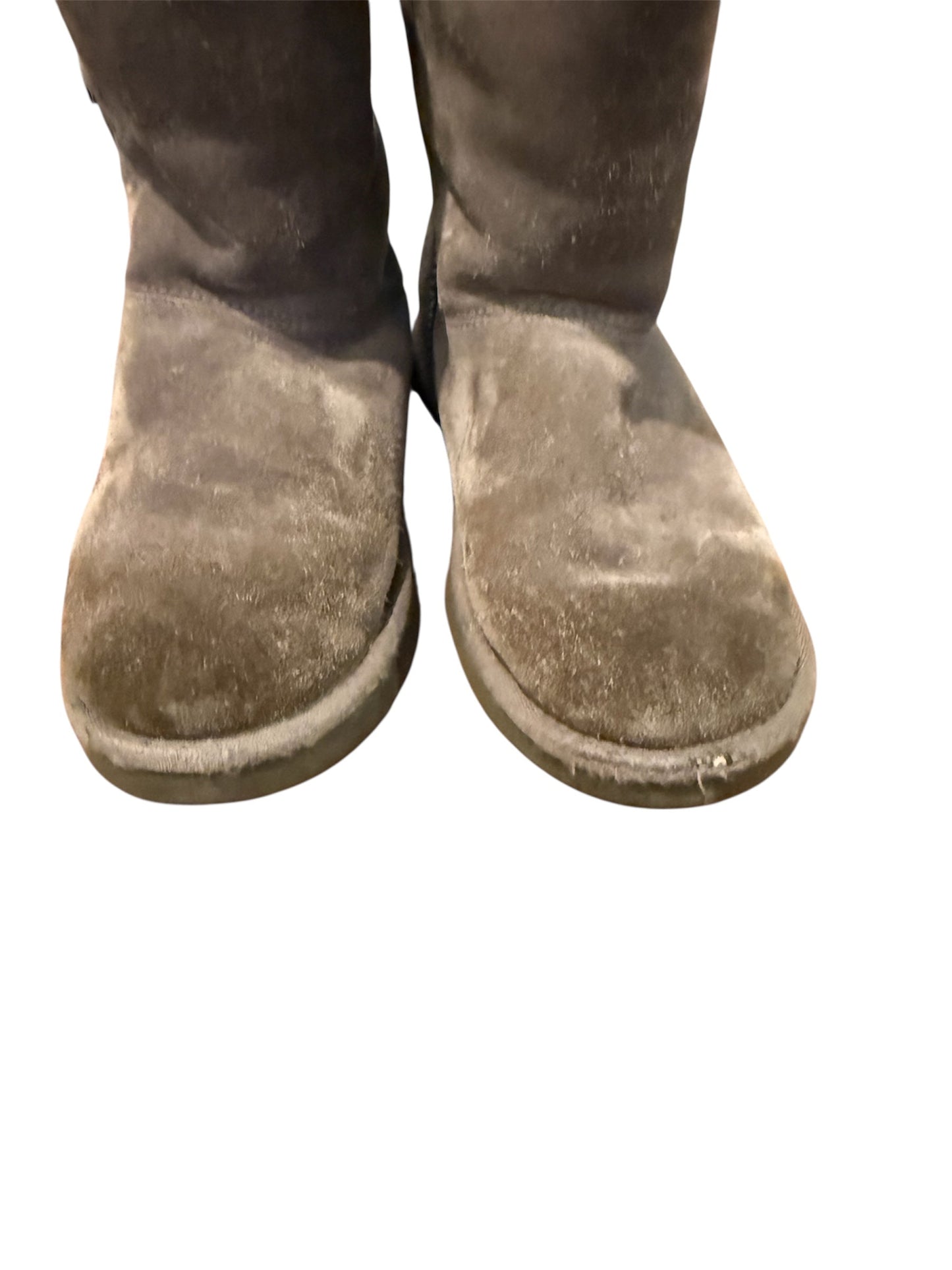 208 girls uggs size 3 - REDUCED