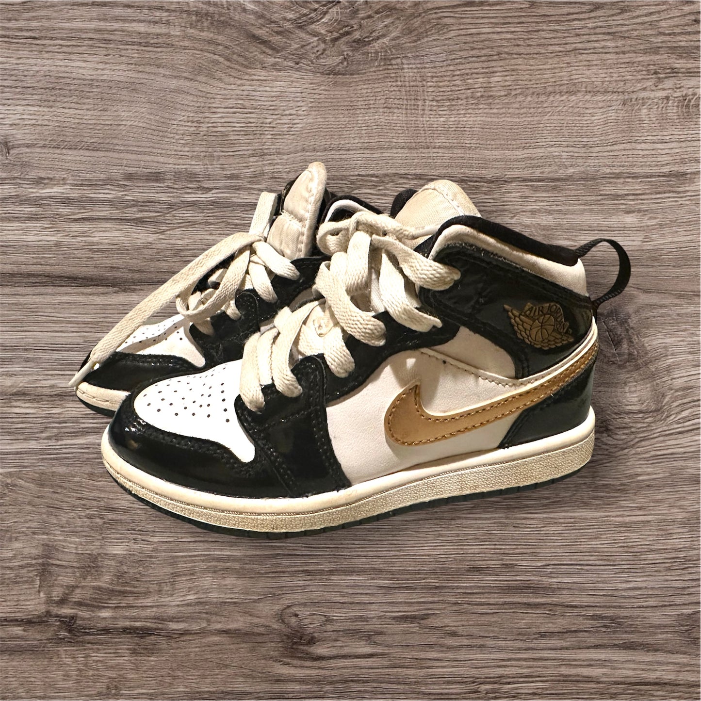 #169 Boy's Size 12 Nike Jordan’s