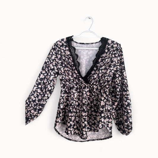 #77 EUC Women’s Floral Blouse, Large