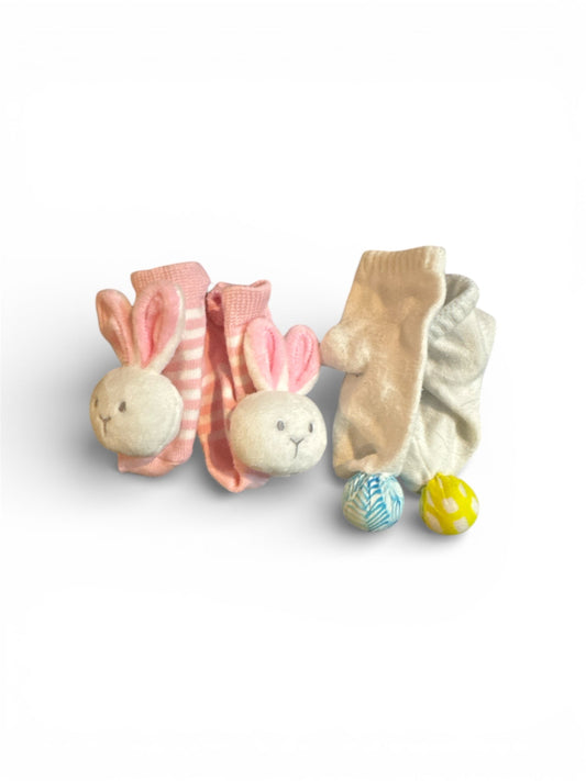 #190 REDUCED Lovevery Infant Rattle Play Socks and Mudpie Bunny Rattle Socks Bundle Size 0-12M