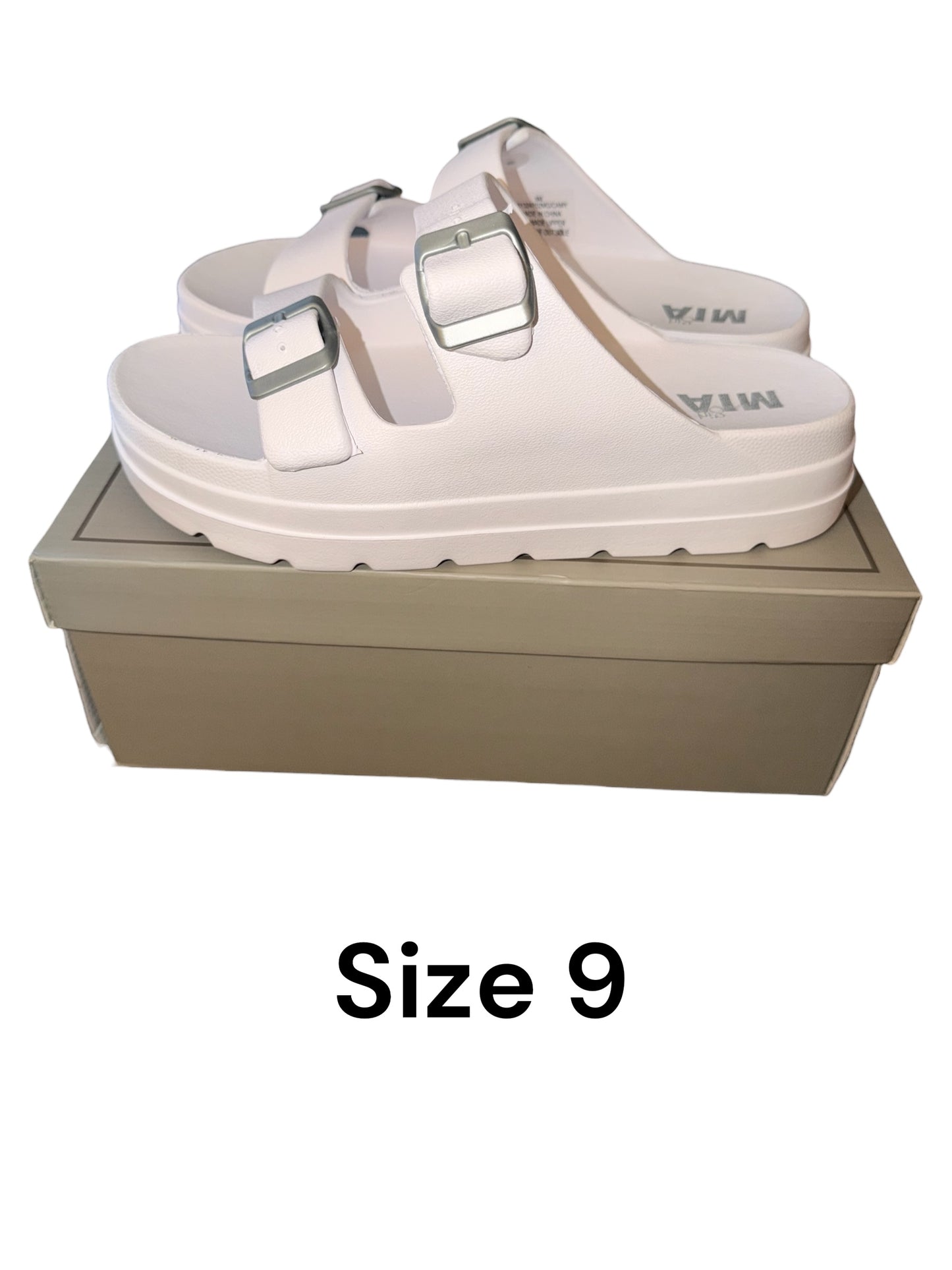 #155 NWT Girl Mia Rubber Slide Sandals, White, Women’s 9