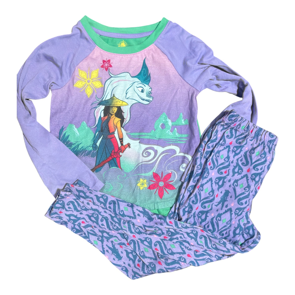 77 - Disney sz 6 Raya Pjs light piling