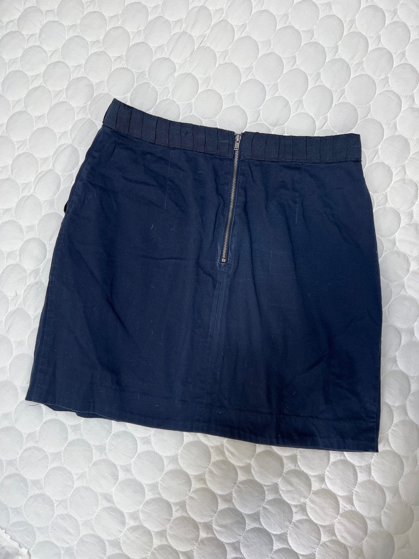 Size 12 H&M navy skirt with pockets and exposed zipper in back. VGUC
