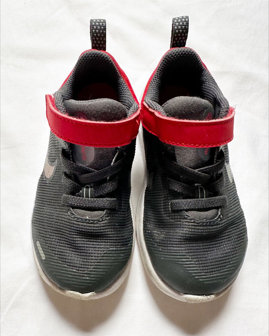 Nike sneakers boys size 8c