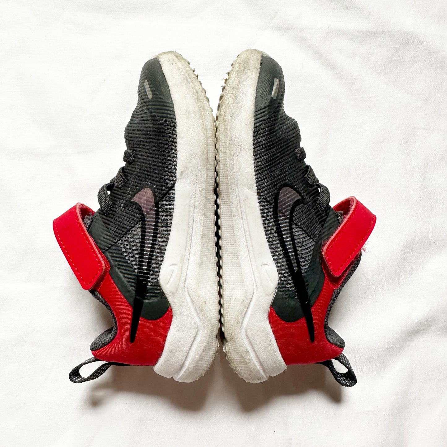#56 Nike sneakers boys size 8c