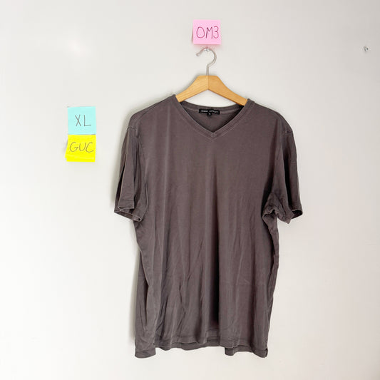 Seller 196 men’s Robert Barakett xl Vneck tee