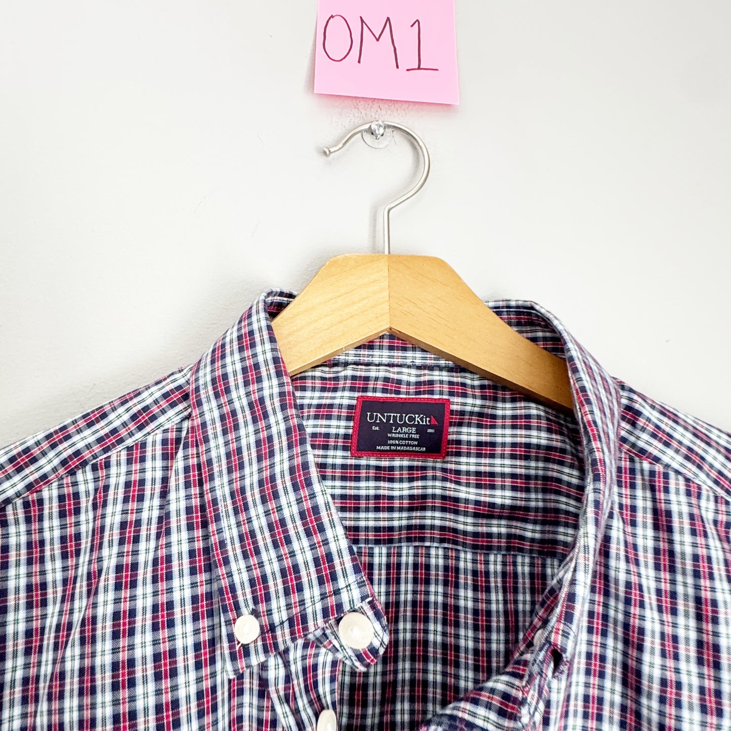 Seller 196 men’s Plaid Untuckit Button up Lg
