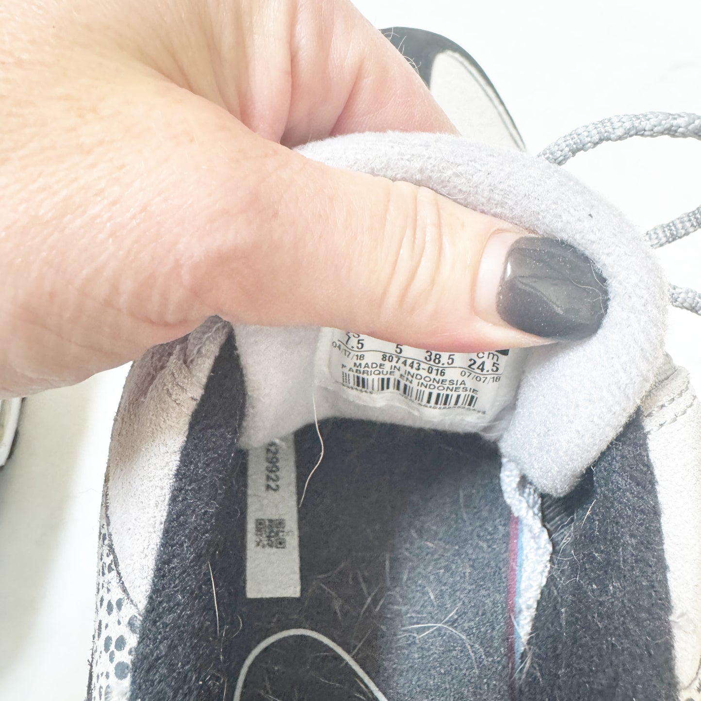 Seller 196 Nike Airmax sneakers 7.5
