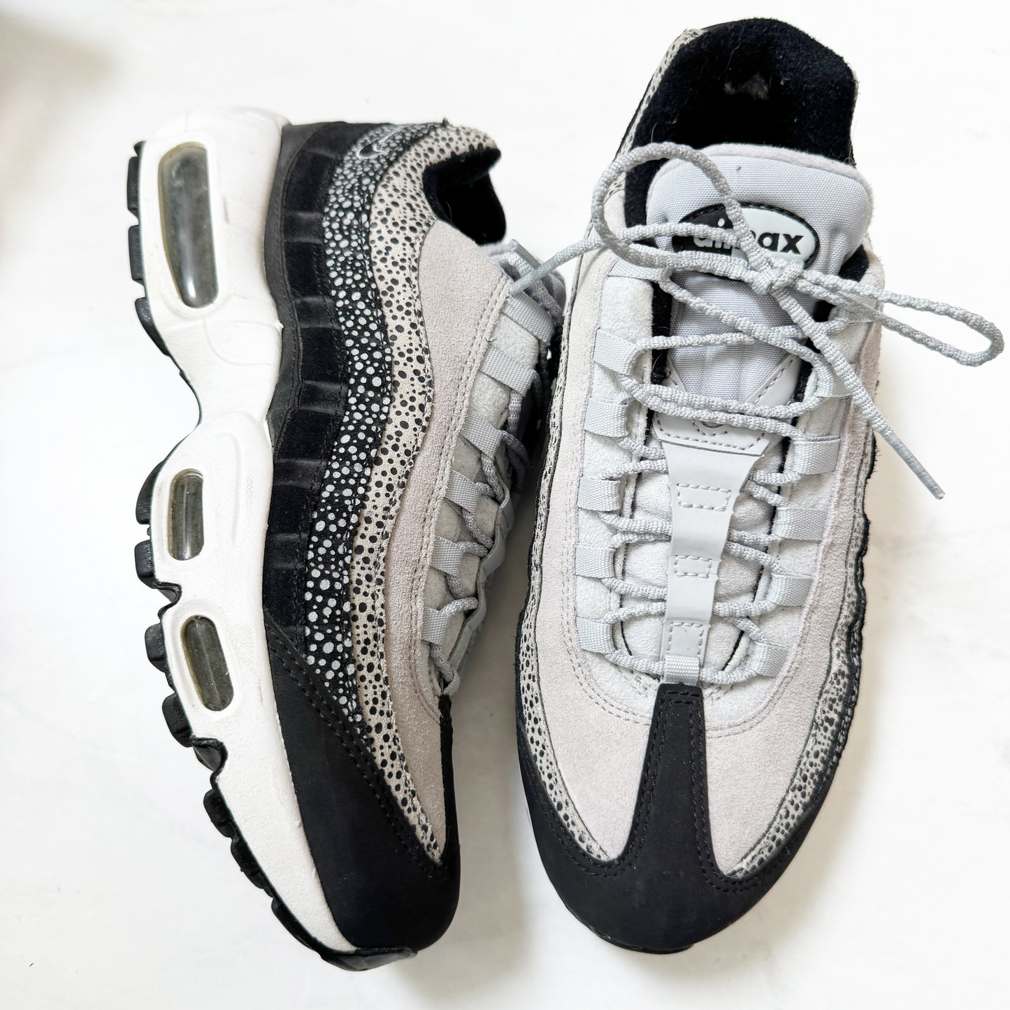 Seller 196 Nike Airmax sneakers 7.5