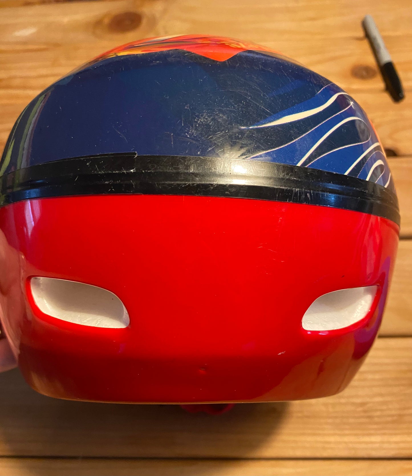 #95B VGUC Disney Cars Child Bike Helmet