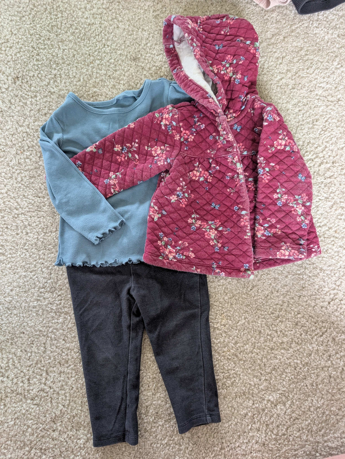 Seller 123 - Girl 12-18mo Outfit Play Condition