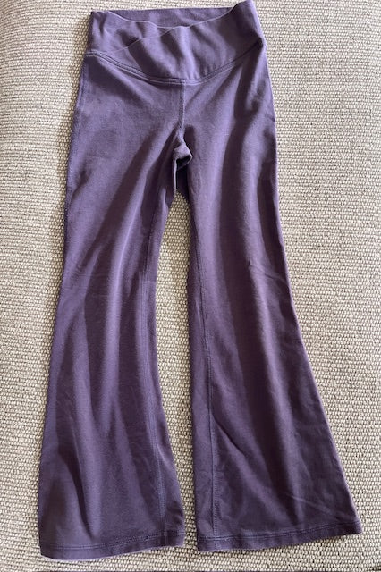 #176 - Old Navy Active girls purple flare leggings | S