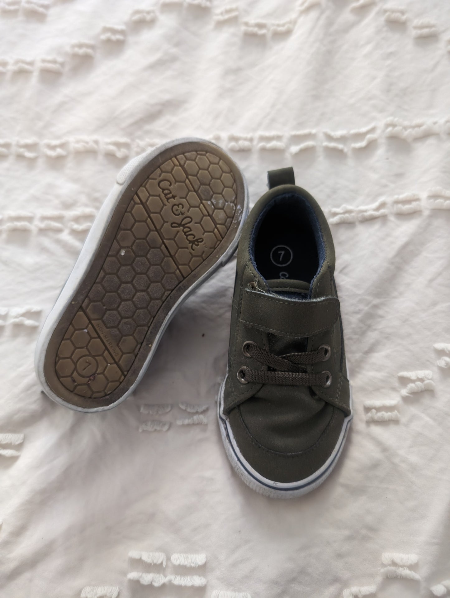 Cat & Jack dark green velcro shoes | Size 7
