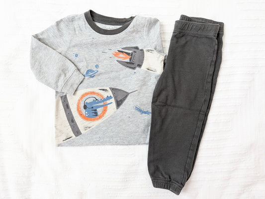 #164 - REDUCED Carter's - Boy's 18 Month Outfit (GUC)