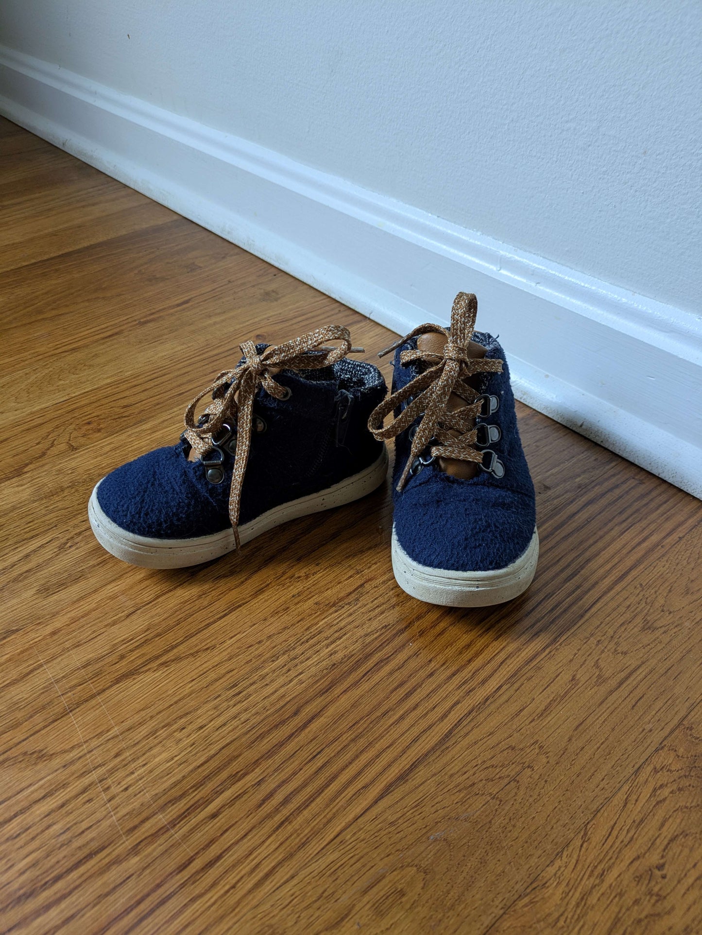 #94 Cat and Jack Flannel Navy Boots Boys Size 8