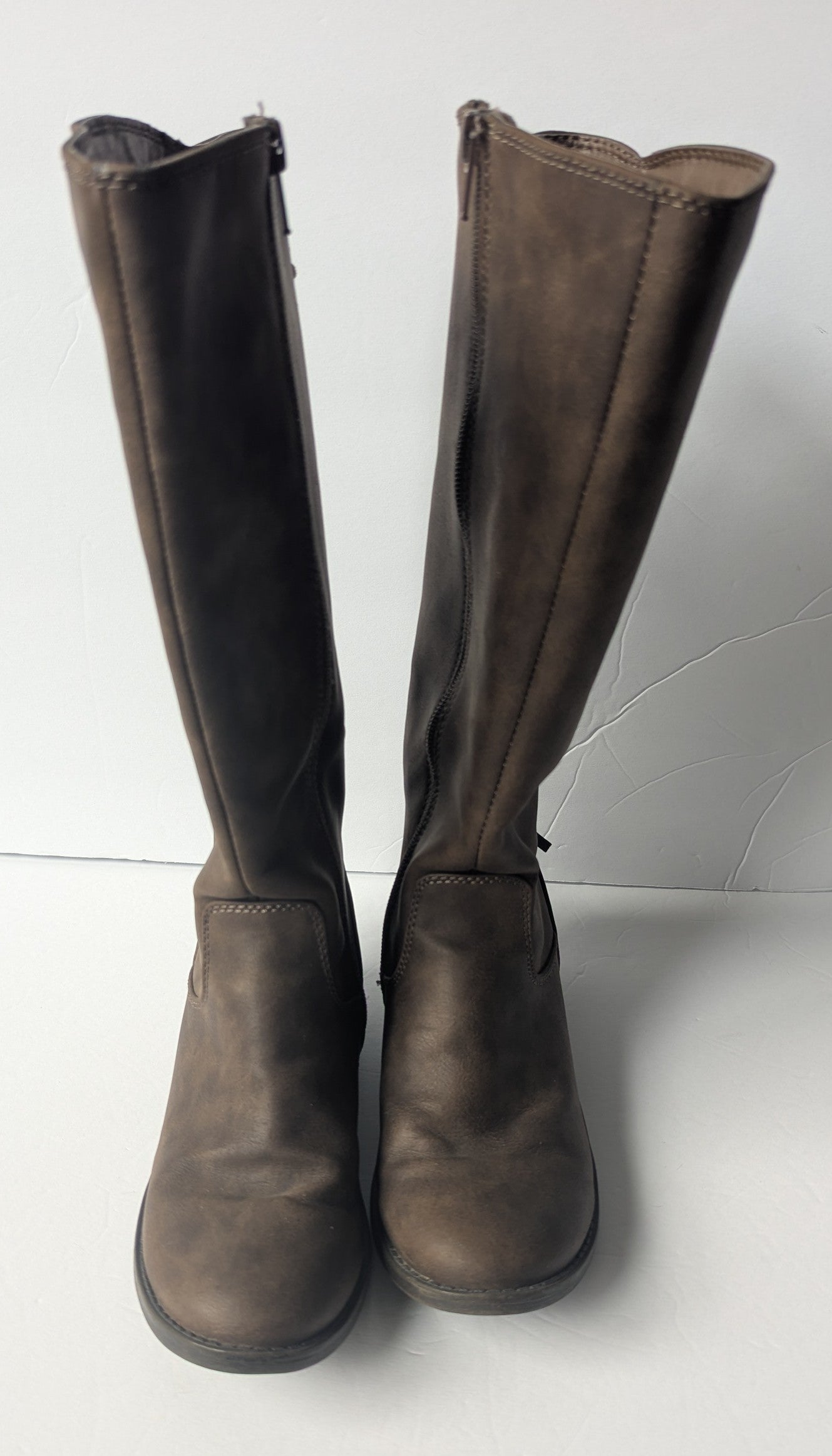 #17 Girls Steve Madden Brown Boot with side zipper, size 2, EUC