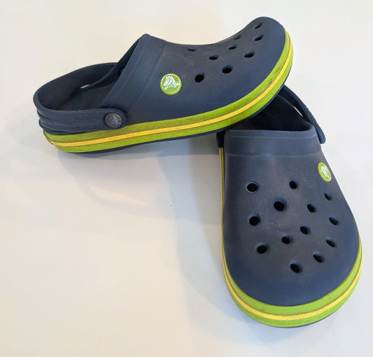 #125 Navy Crocs Size J3