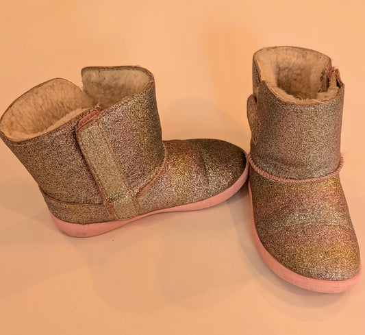 #125 UGG Sparkle Boots Size 8K