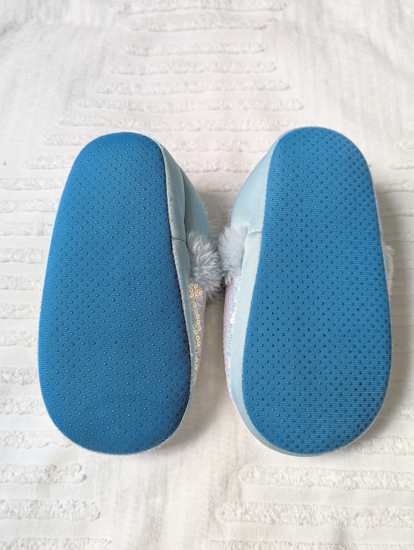 #164 - Disney - Girl's XL (11/12) Frozen Slippers (VGUC)