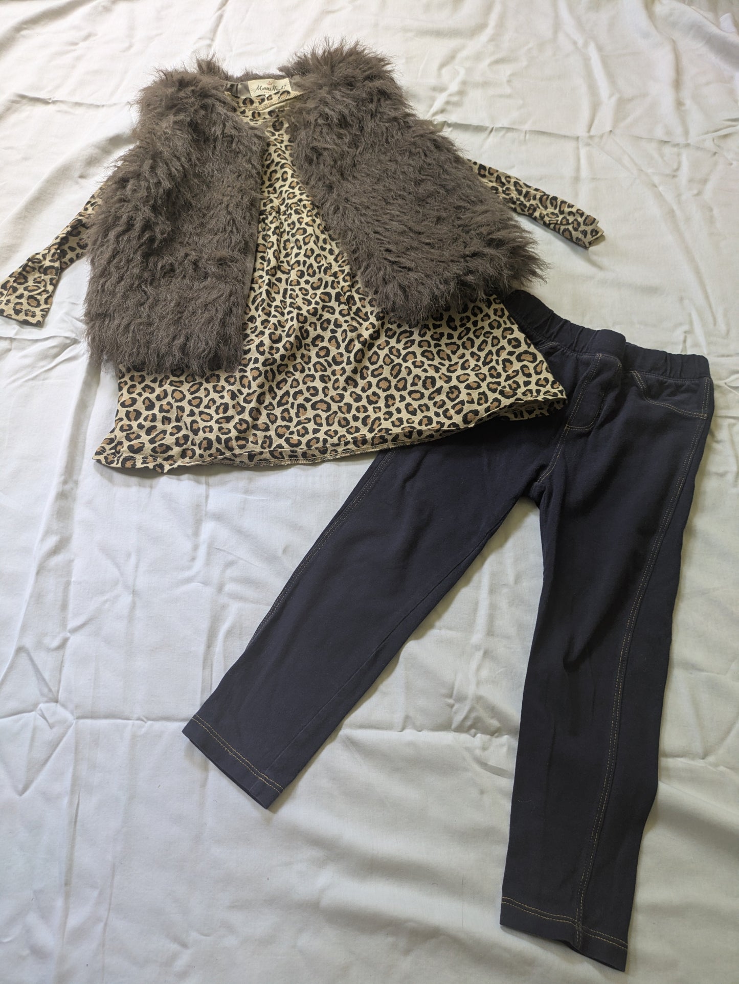 #52 REDUCED PRICE Marie Nicole/Gap/Old Navy 3T Girls' Outfit - cheetah print tunic, vest, and jeggings
