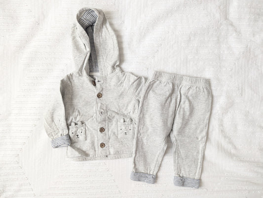 #164 - REDUCED Carter's - Gender Neutral 12 Month Outfit (EUC)