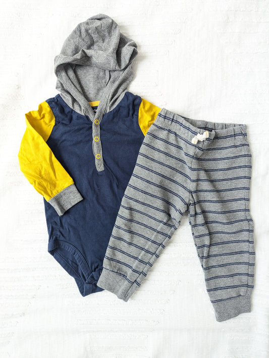 #164 - Carter's - Boy's 12 Month Outfit (VGUC)