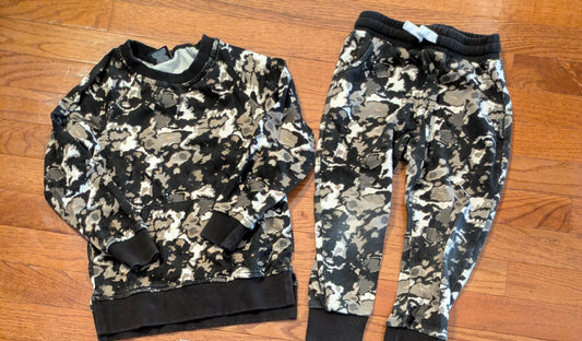 #90 - Boys 4T-5T Little Bipsy camo set