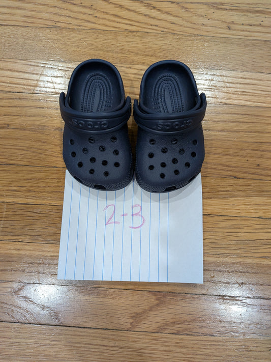 206 Crocs navy toddler 2-3 boys