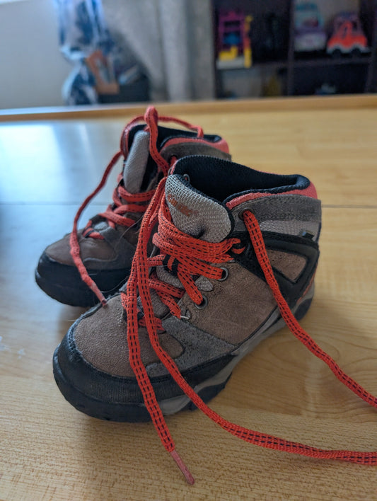 Seller 125 - Boys Hiking Boots Size 11 REDUCED