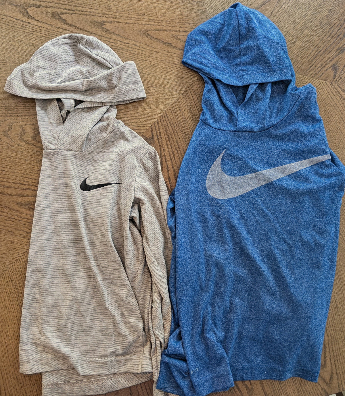 #67 Boys Size 7 Nike Hooded Long-Sleeve Shirts