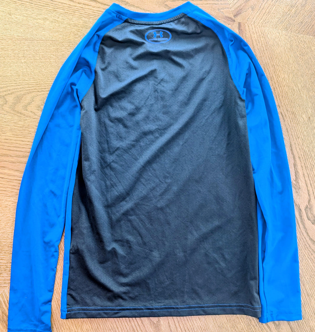 #67 Under Armour Boys Youth Medium Long-Sleeve Shirt Bundle