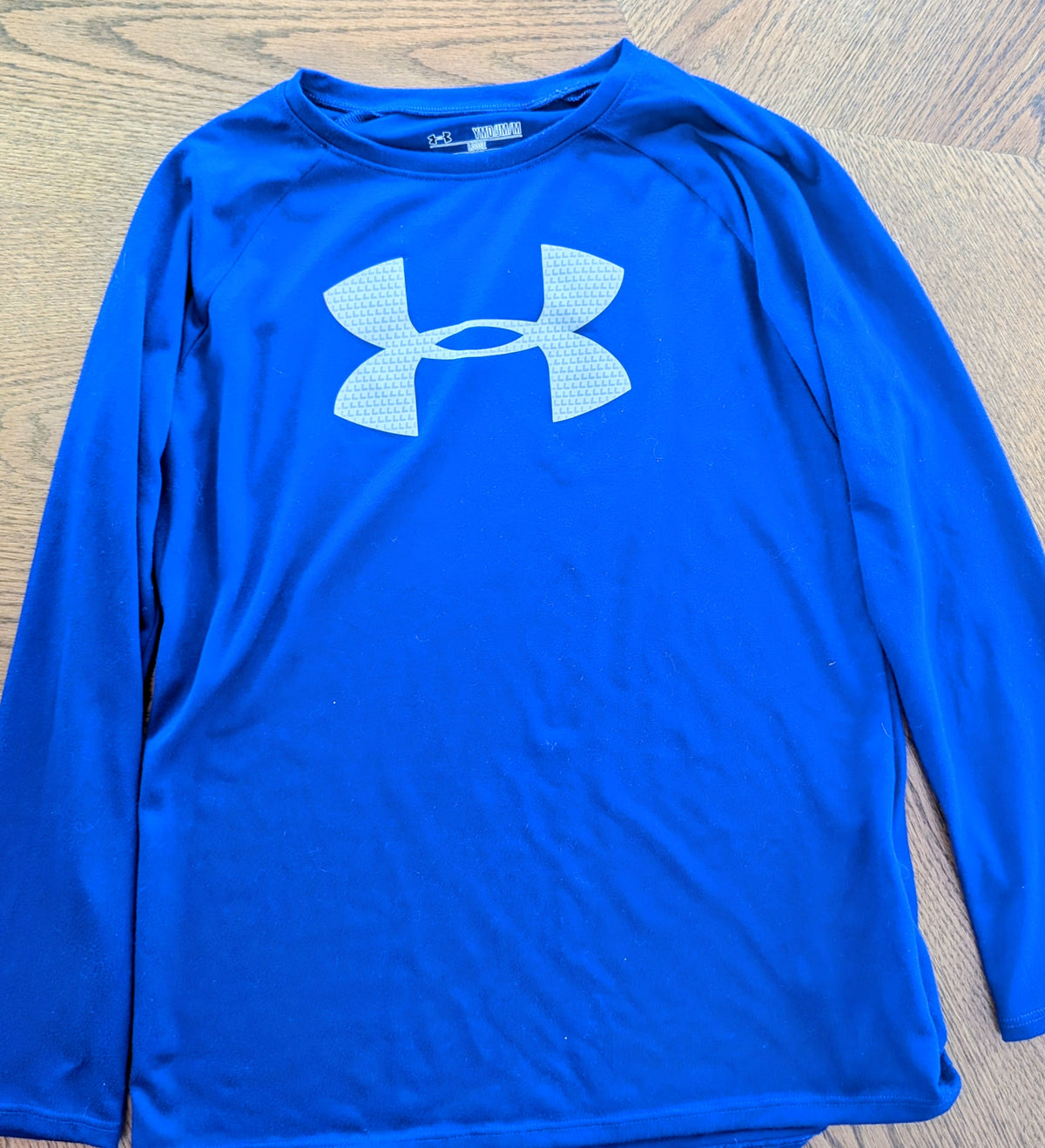 #67 Under Armour Youth Medium Long Sleeve Shirt