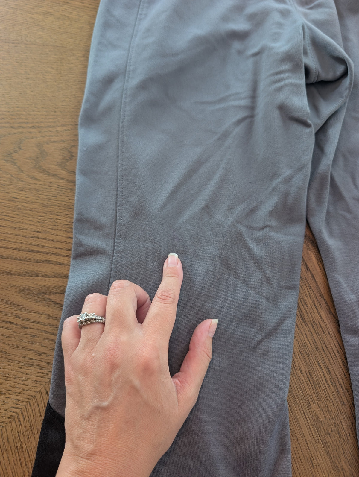 #67 Under Armour Grey and Black Pants Size Youth Small