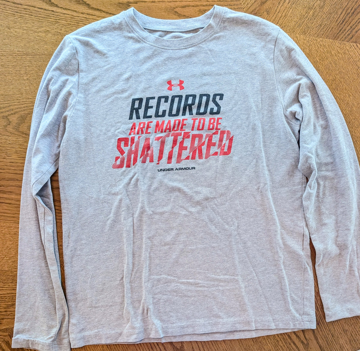 #67 Boys Youth Medium Cotton Under Armour Long-Sleeve Shirt