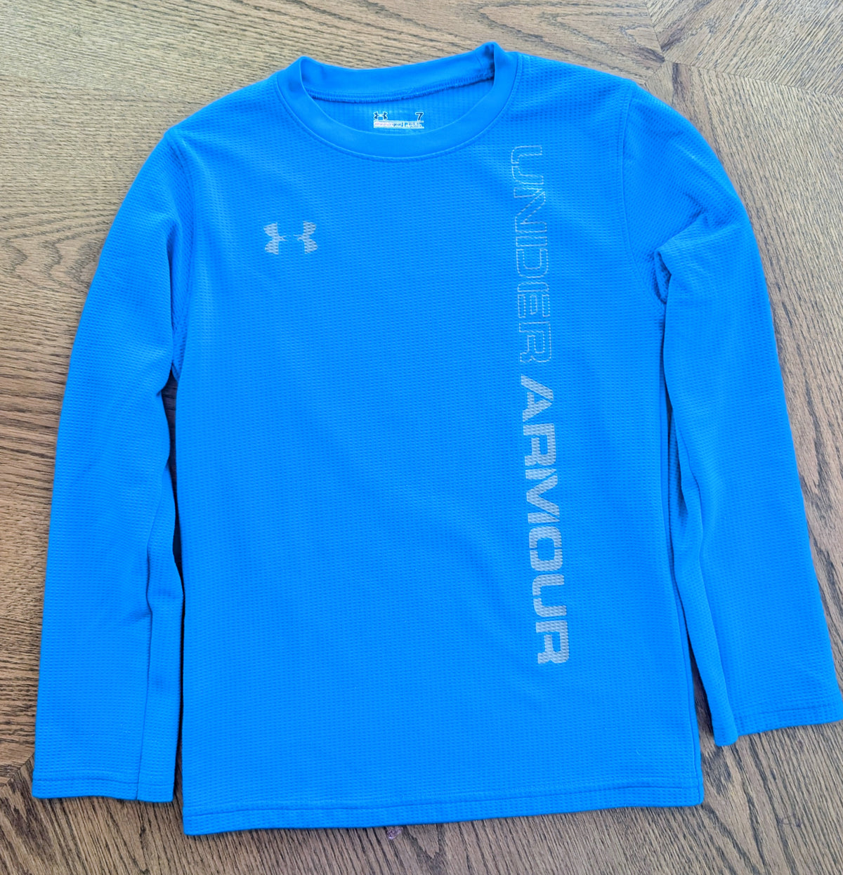 #67 Under Armour Youth Size 7 Long Sleeve Shirt