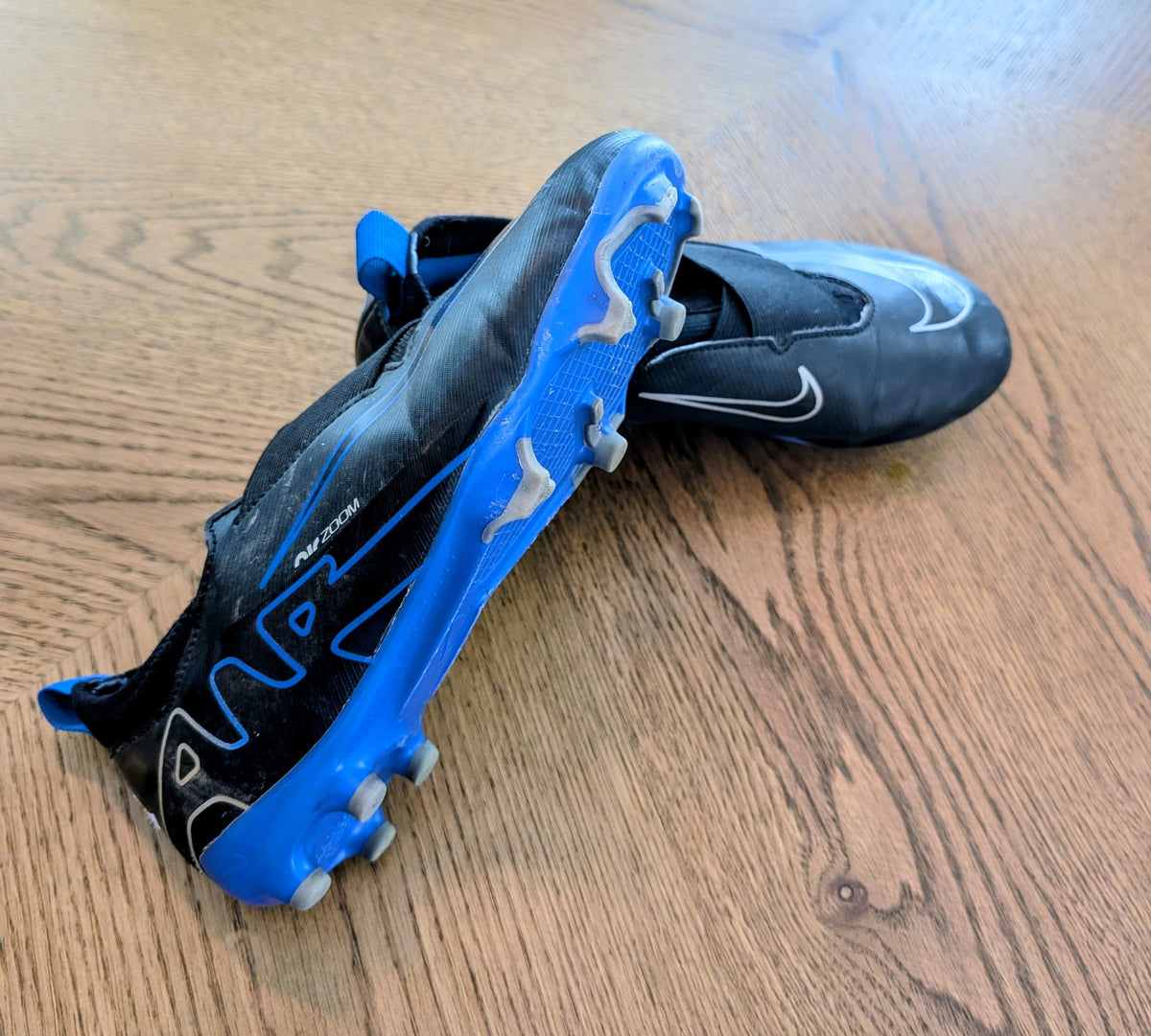 #67 Nike Soccer Cleats Youth 5.5