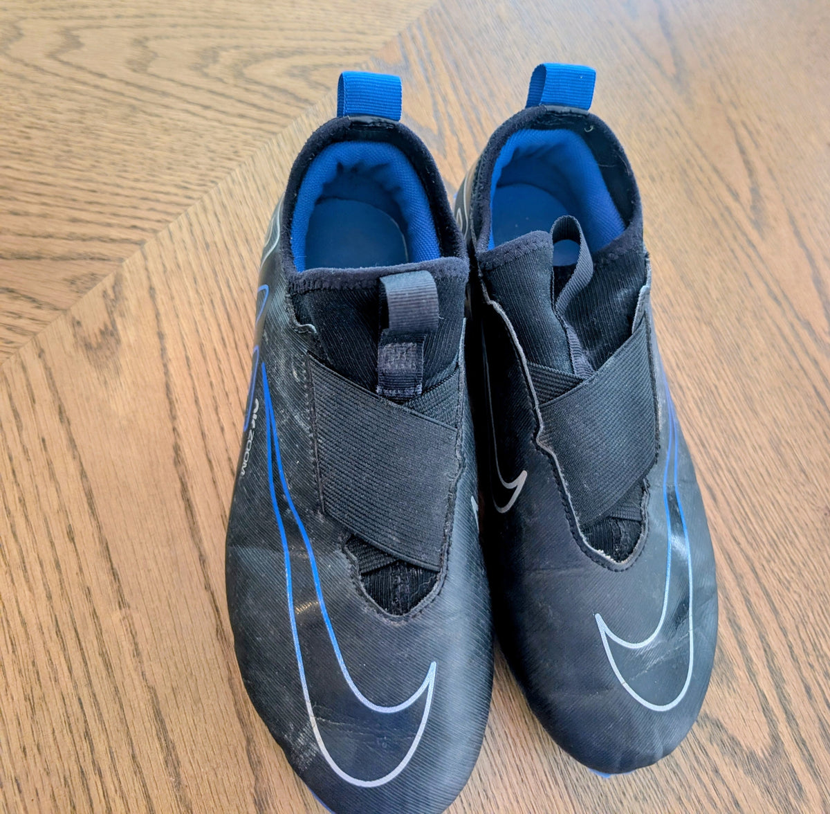 #67 Nike Soccer Cleats Youth 5.5