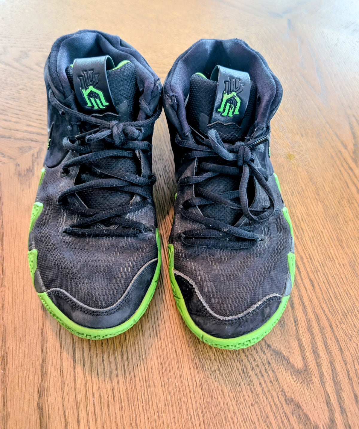 #67 Kyrie Basketball Shoes Size 5.5 Youth