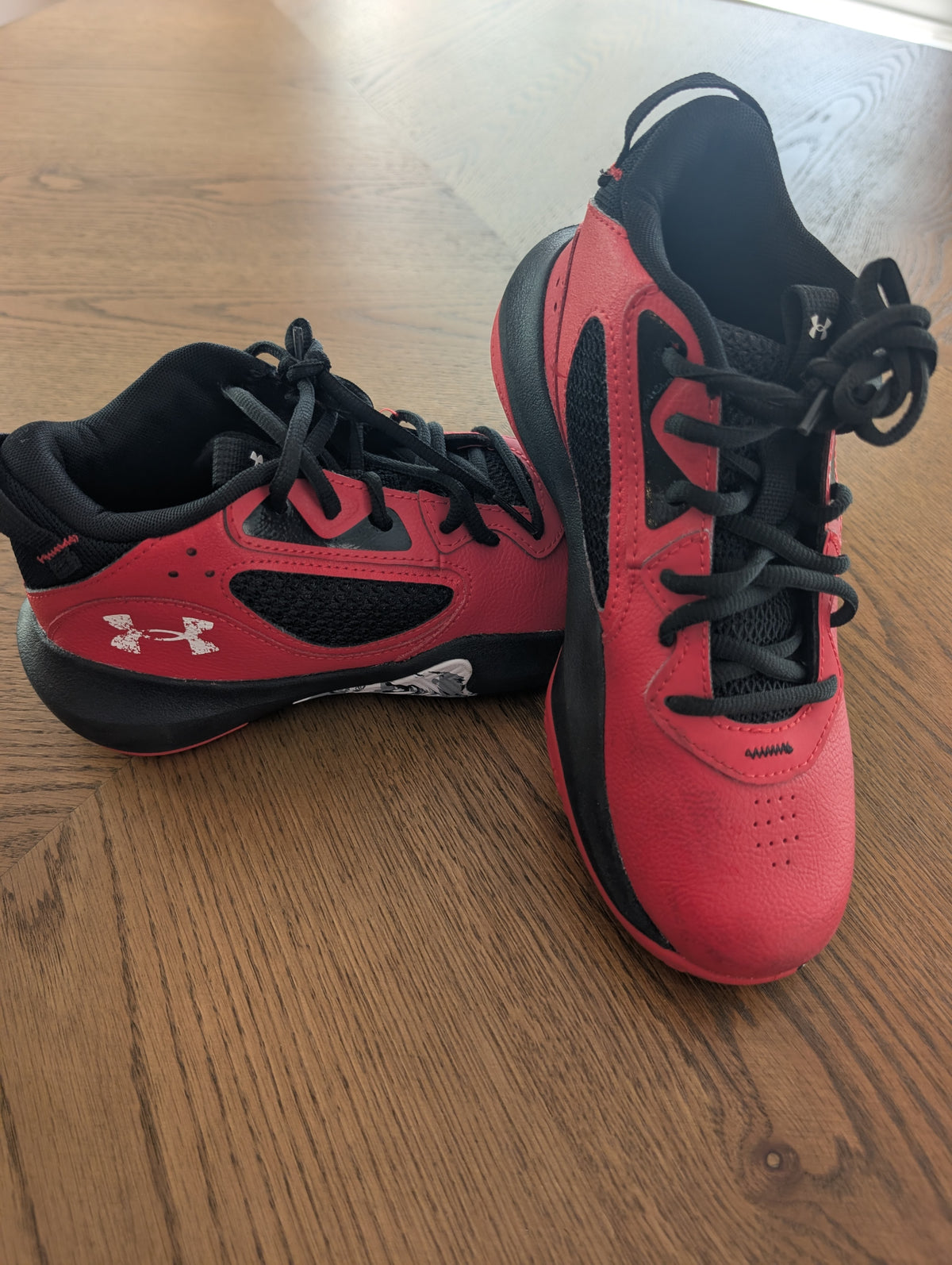#67 Under Armour Size Youth 5 Red and Black Sneakers