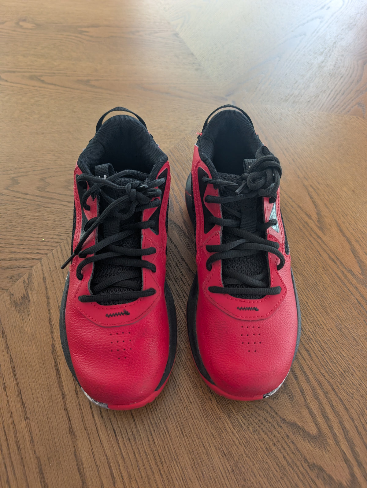 #67 Under Armour Size Youth 5 Red and Black Sneakers