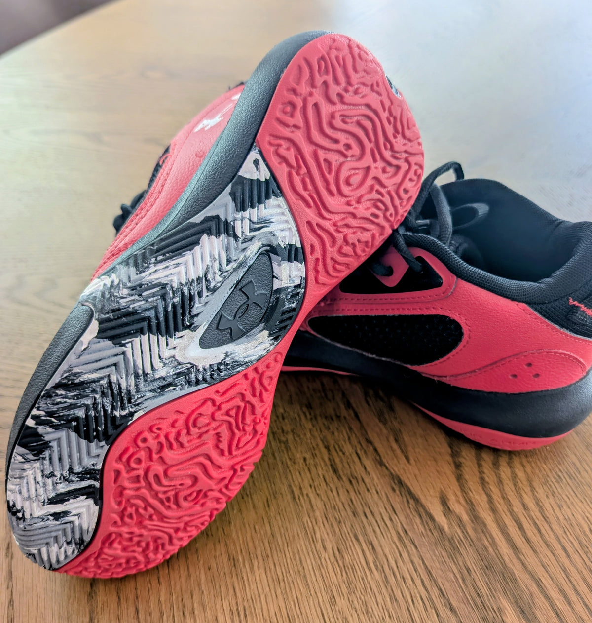 #67 Under Armour Size Youth 5 Red and Black Sneakers