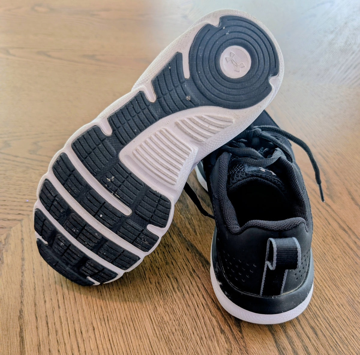 #67 Under Armour Black Gym Shoes Size Youth 4