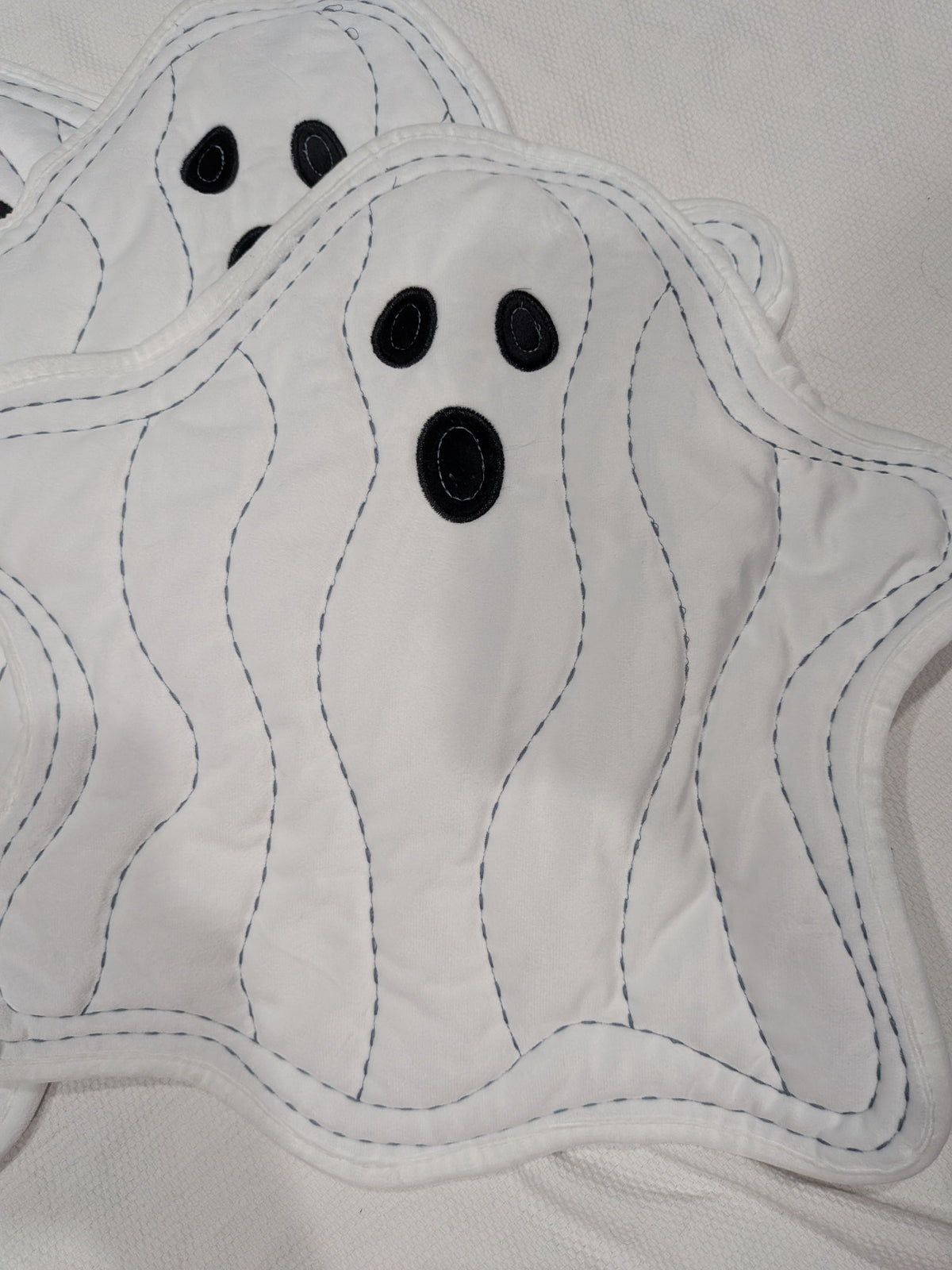 Seller 2. Shabby Chic, halloween placemats, ghosts