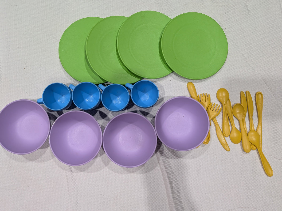 Seller 2, Green toys set of dishes and silverware