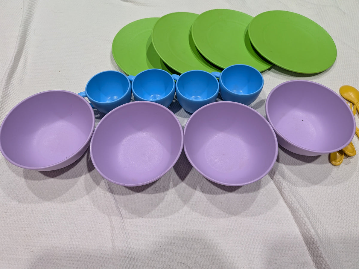 Seller 2, Green toys set of dishes and silverware
