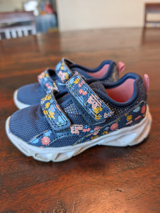 Seller 123 - Carters Light Up Tennis Shoes Girls Size 6