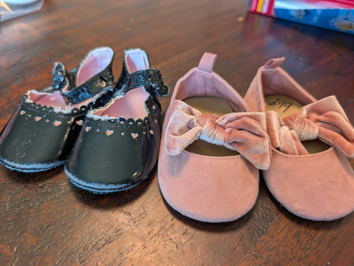 Seller 123 - 12mo soft shoe girl bundle