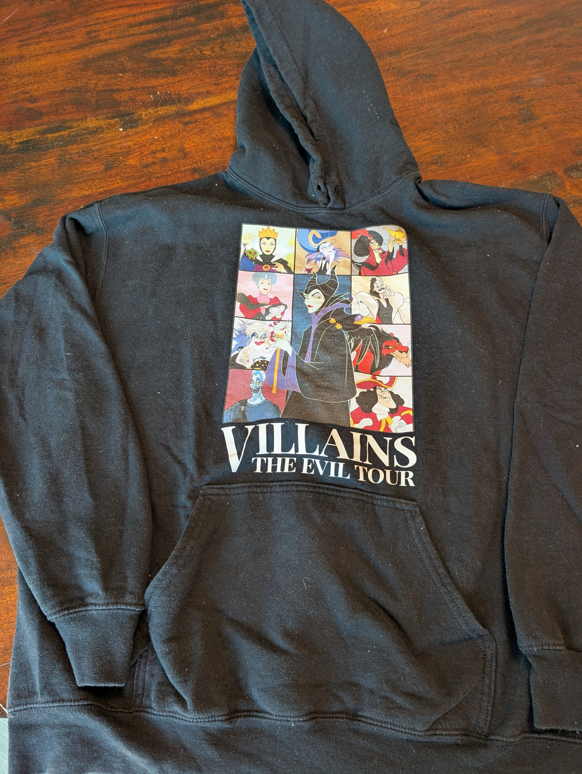 Seller 123 - Disney Villains The Evil Tour Sweatshirt Size Adult Medium
